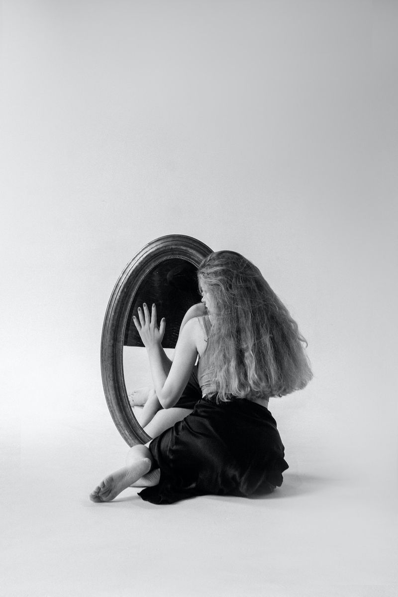 The Mirror's Reflection: An Imaginary Journey Through the Eyes of Body Dysmorphia